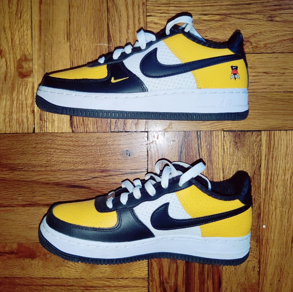 Like New Boys Nike Sneakers (worn once) - Picture 3 of 5